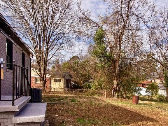 3rd image of 3626 Carlyle Dr