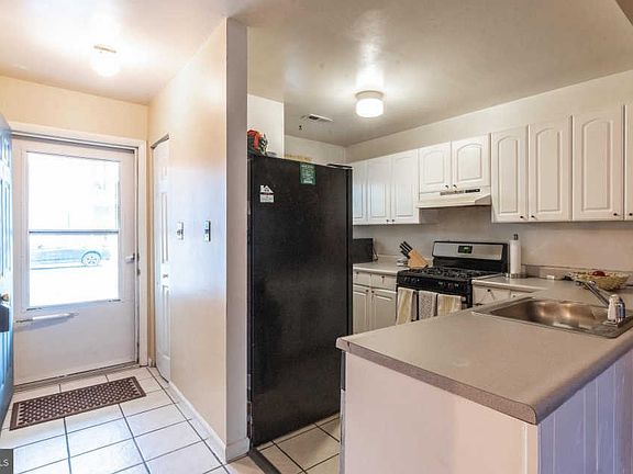 4th image of 213 W Beaver Ct