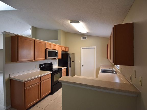 4th image of 11838 Cranbourne Dr