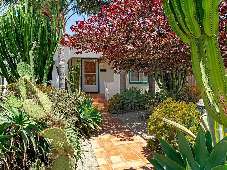 317 El Medio St — Photo 1