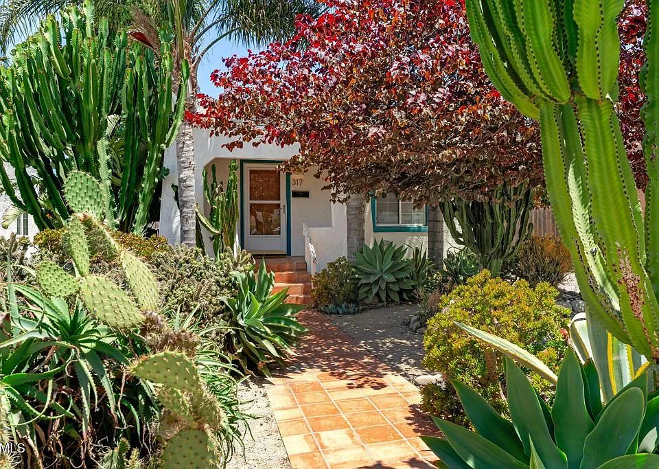 317 El Medio St