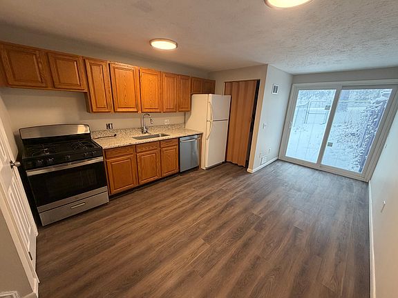 4th image of 38 Parkwood Ln