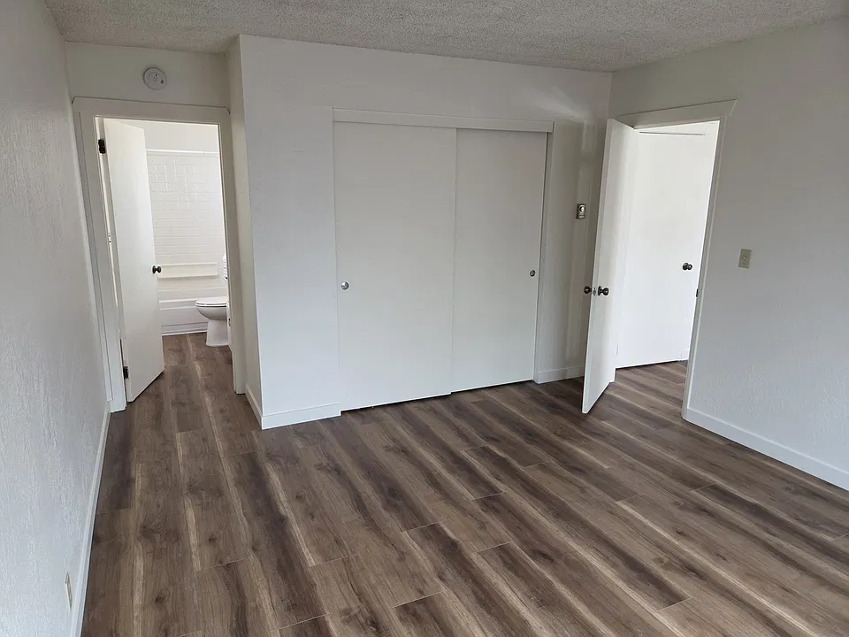 4355 Iowa St #4