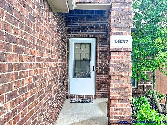 3rd image of 4037 Merriman Dr
