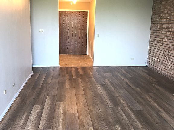 4th image of 6020 Oakwood Dr APT 4B