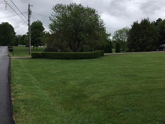 4th image of 861 Castlerock Dr