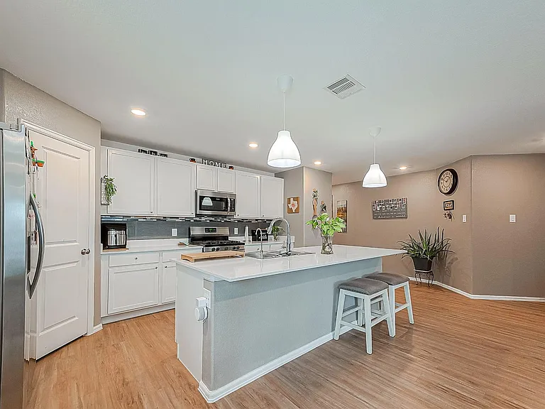 768 Delaney Cove Ct — Photo 3