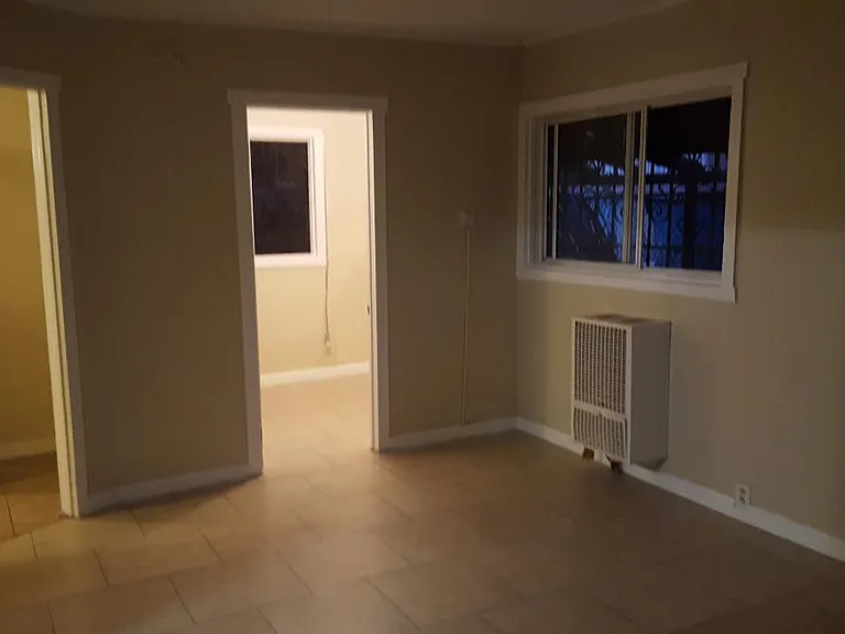 748 W Century Blvd — Photo 9