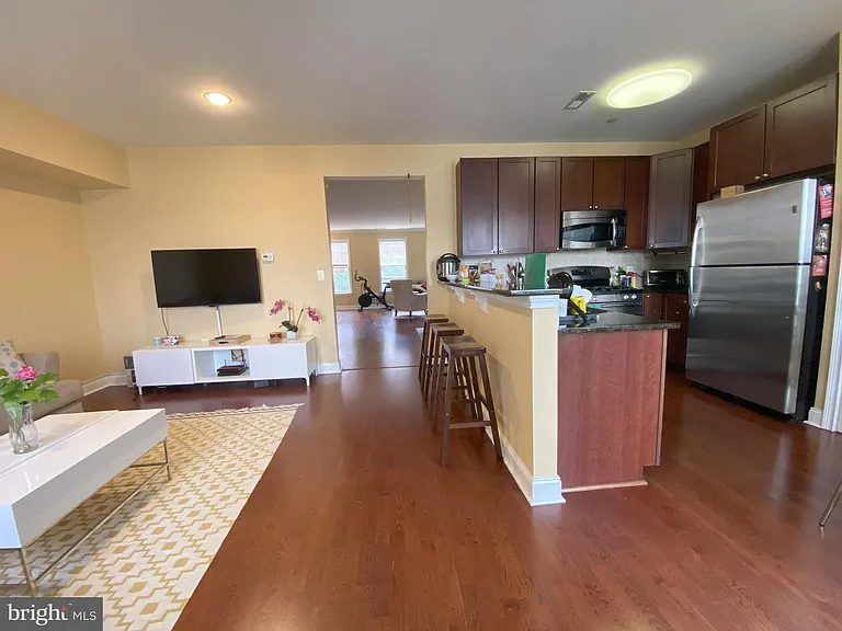 303 Admirals Way — Photo 12