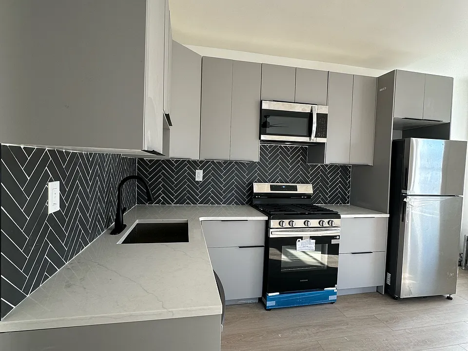851 Madison Ave #3A