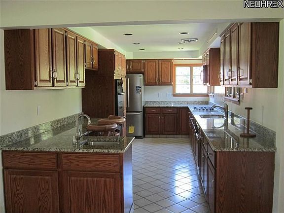 Granite Countertops w/all new stainless steel appliances