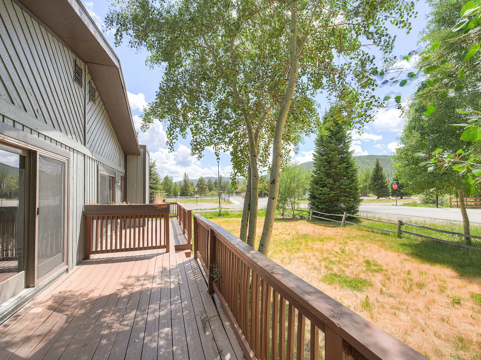 3 bed, 1056 sqft, $3,200 — Photo 3