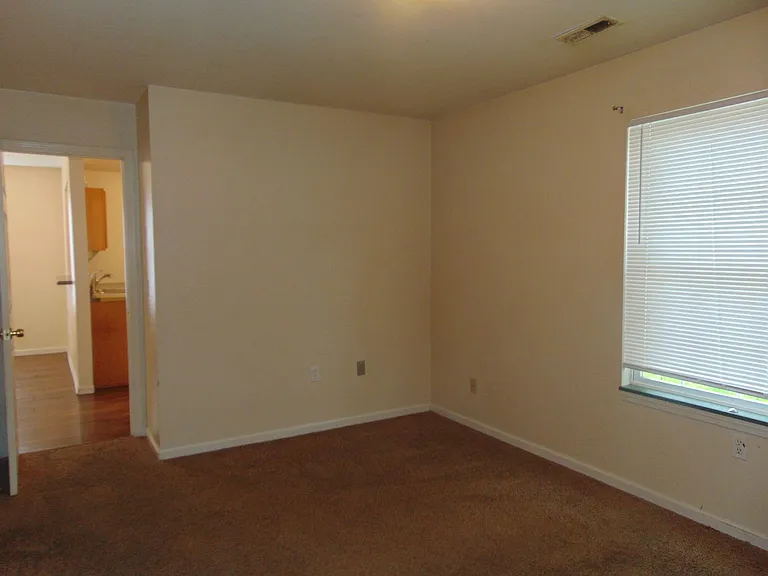 1709 N Lakewood Dr — Photo 12