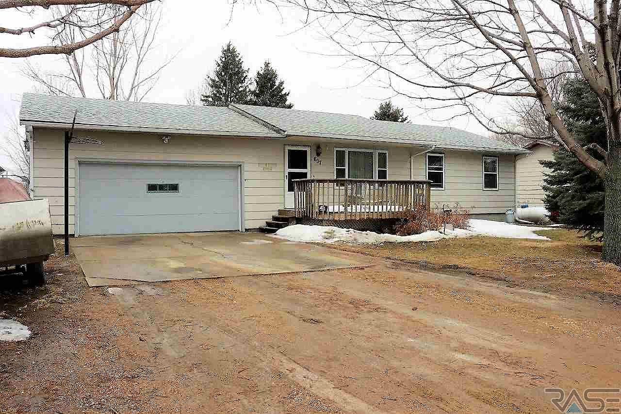 607 E 3rd St, Crooks, SD 57020 Zillow