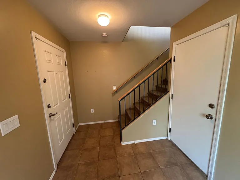 4062 E Windsor Dr — Photo 3