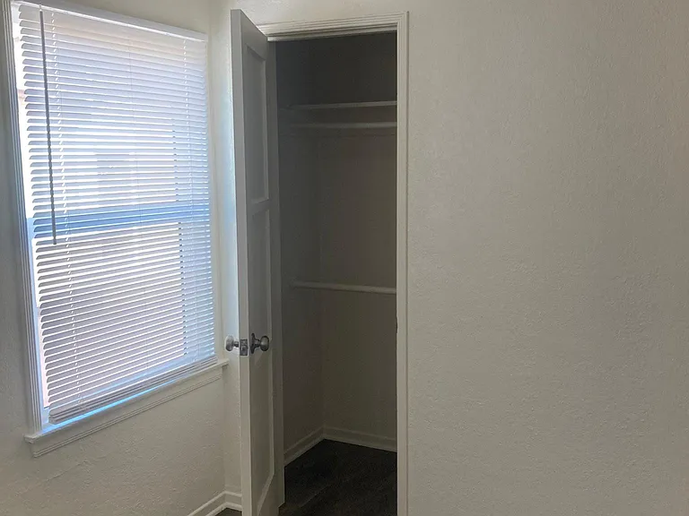 609 W Commonwealth Ave #B — Photo 13