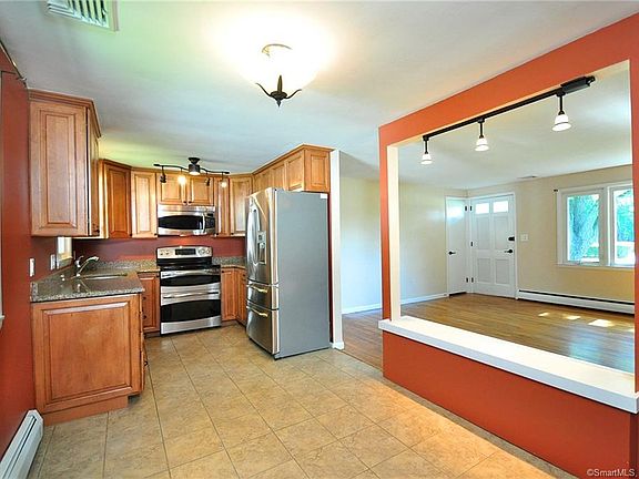 3rd image of 138 Bel Aire Cir