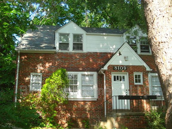 3rd image of 8109 Greenwood Ave APT 2