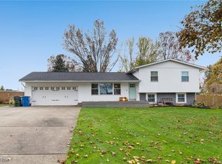 1098 Chaparrel Rd SW, Hartville, OH 44632