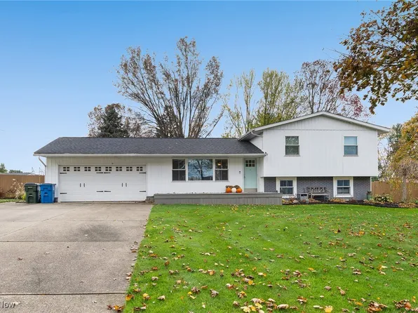 1098 Chaparrel Rd SW, Hartville, OH 44632