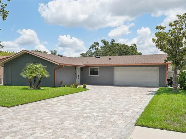 105 Country Villas Dr, Safety Harbor, FL 34695