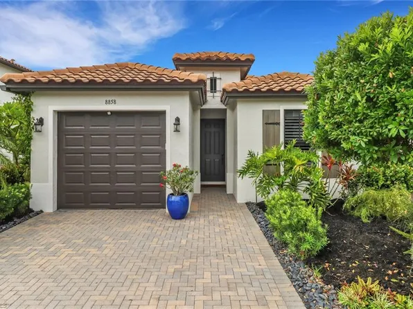 8858 Madrid CIR, NAPLES, FL 34104