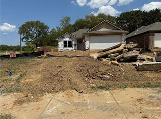 987 W Bryan Ave, Sapulpa, OK 74066