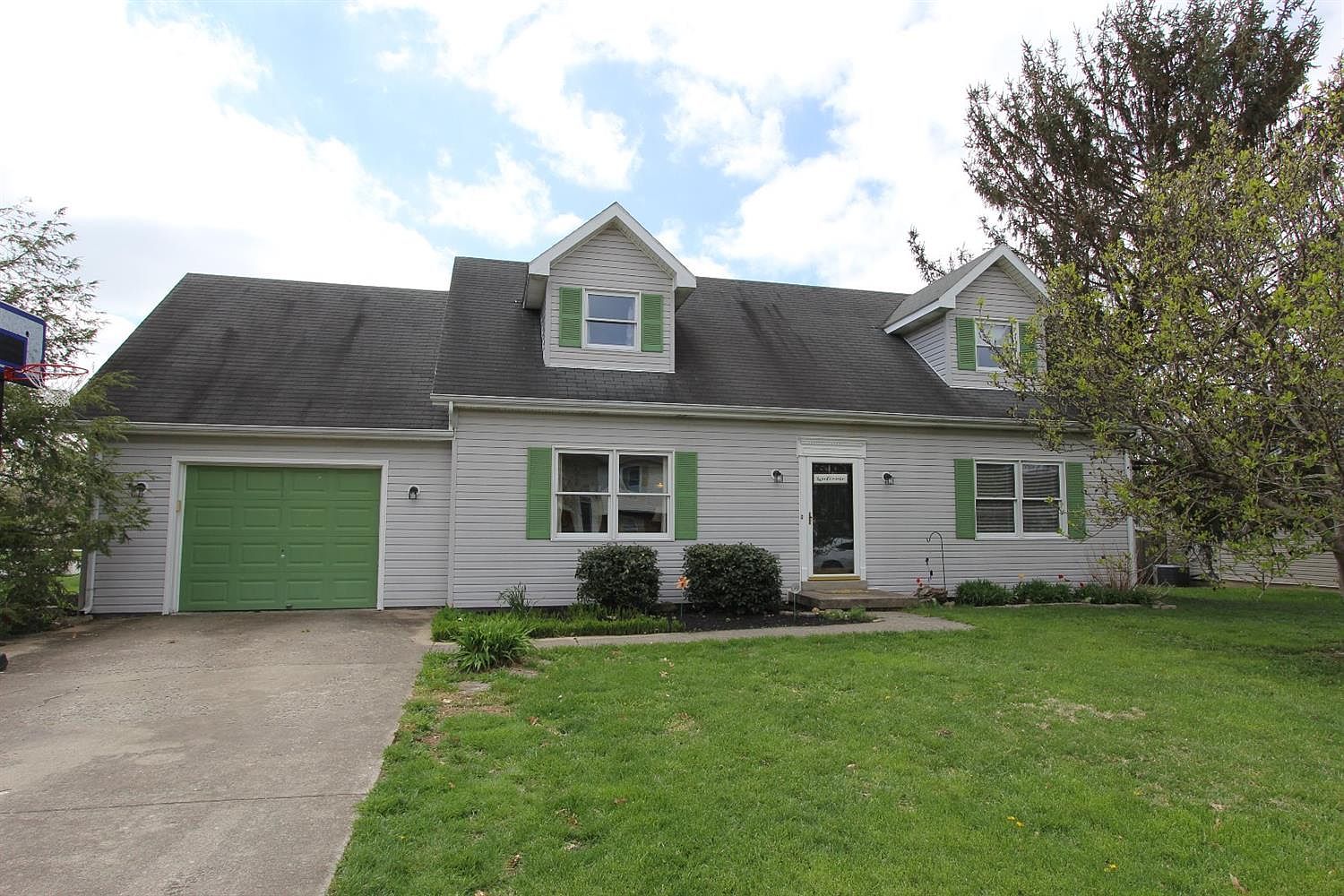 154 Dickens St, Lawrenceburg, KY 40342 Zillow