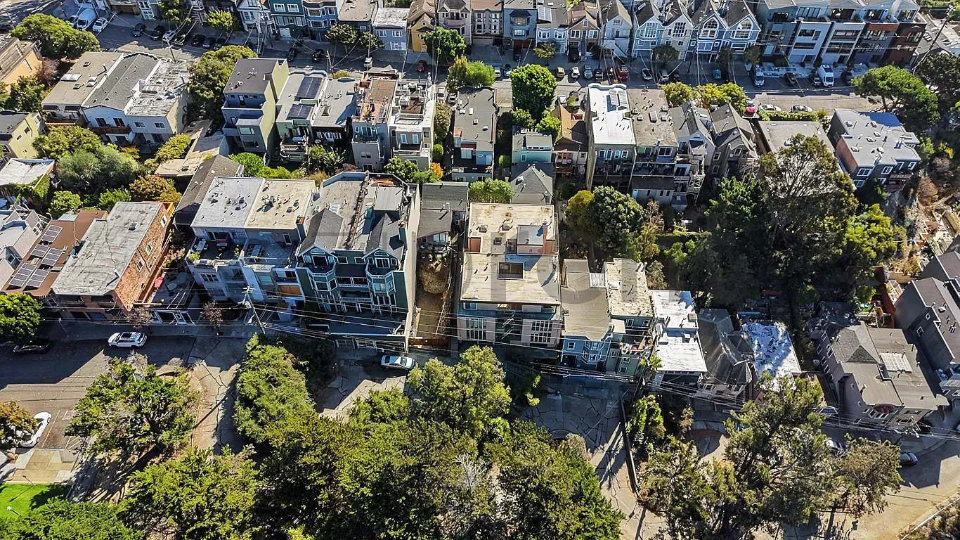 875 Vermont St — Photo 2