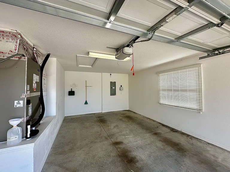 2079 Hydrangea Ave — Photo 12