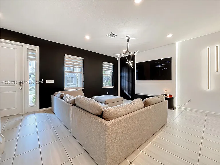 5040 Eucalyptus Dr #2 — Photo 7
