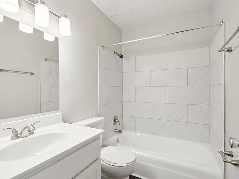 Mayfair Apartments — Photo 36