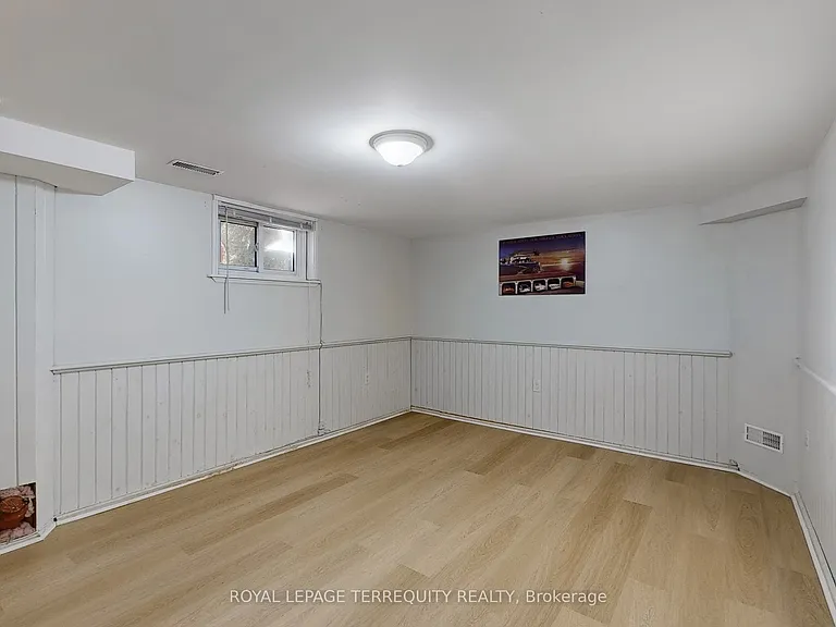 246 Elizabeth St — Photo 9