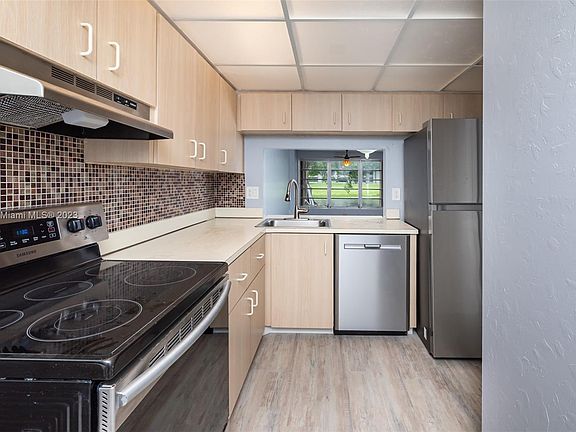4th image of 9230 Lagoon Pl APT 102