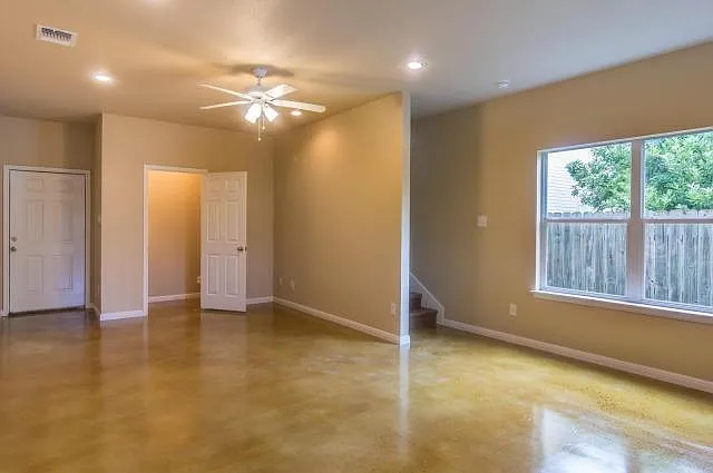 551 Advantage Dr — Photo 3