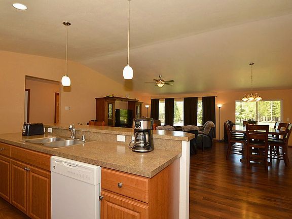 3rd image of 361 Valley View Dr