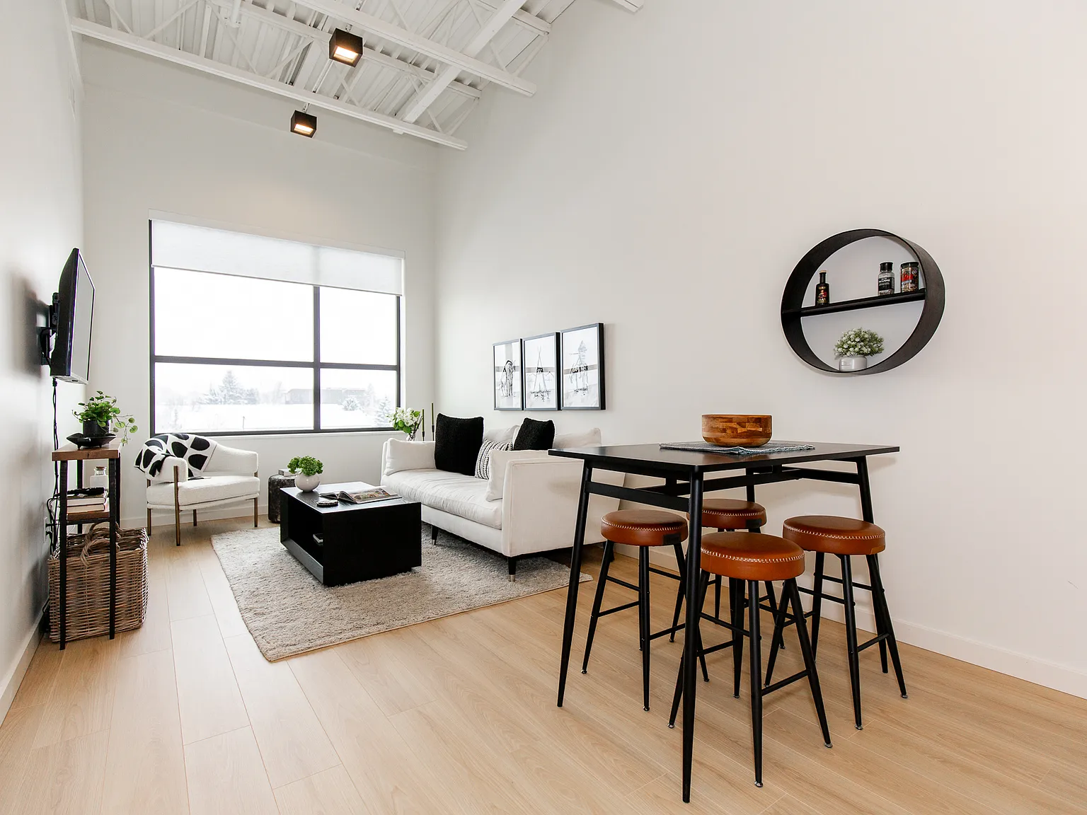 2 bed, 904 sqft, $3,500 — Photo 4