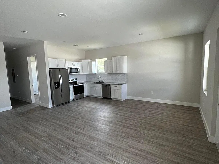 522 Jasmine St — Photo 2