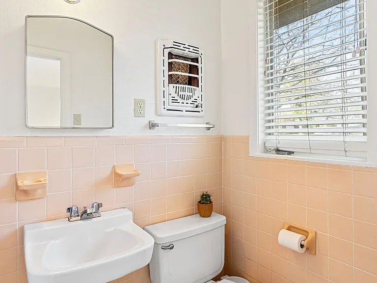1501 Westmoor Dr — Photo 23