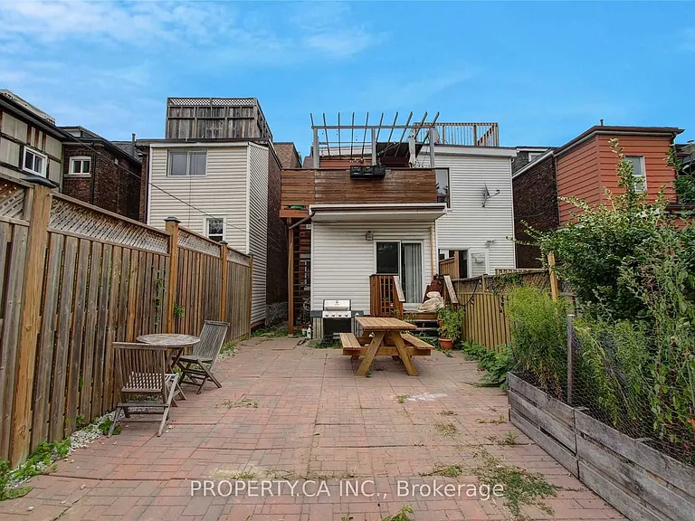 1012 Ossington Ave #LOWER — Photo 17