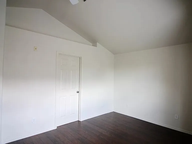 8654 NE Hyde Park Ln — Photo 10