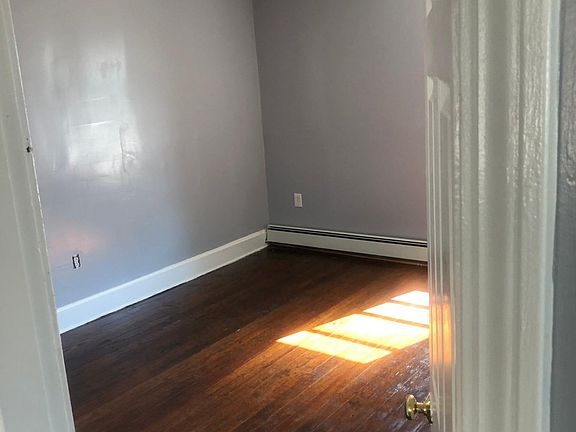 4th image of 76 Sylvian St #3