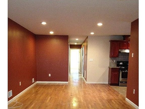 3rd image of 30 Stagg St
