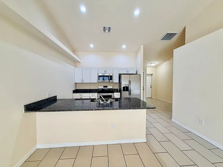 1044 NE 8th Pl — Photo 8