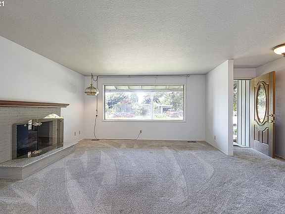3rd image of 1569 NE Arrowwood St