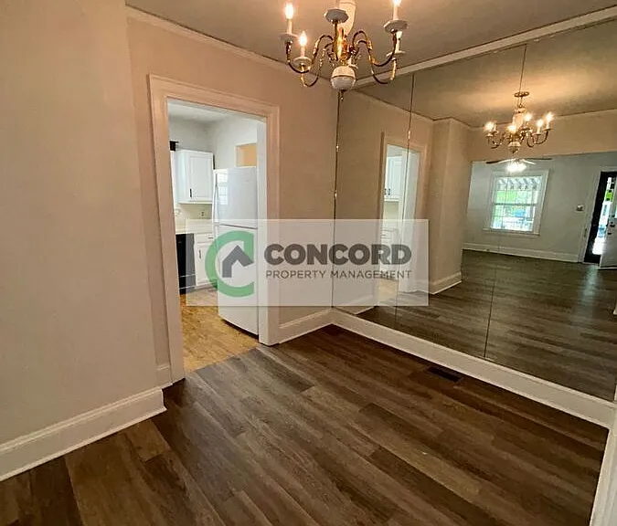 1122 W Northwood St — Photo 7