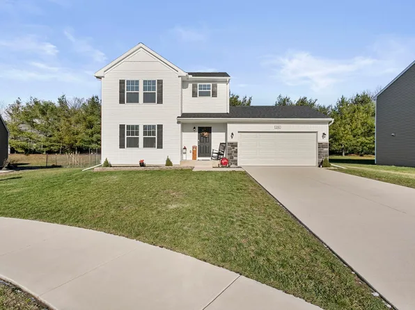 1208 Chapel Hill Dr N, Mishawaka, IN 46545