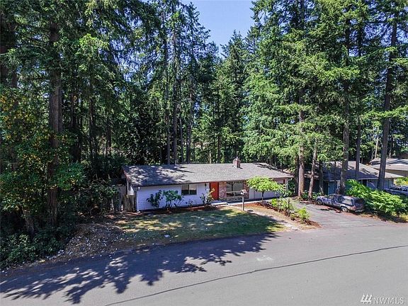 2nd image of 6810 Sierra Dr SE