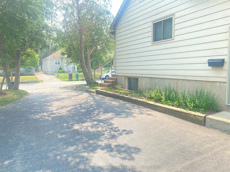 58A 5th Ave — Photo 3