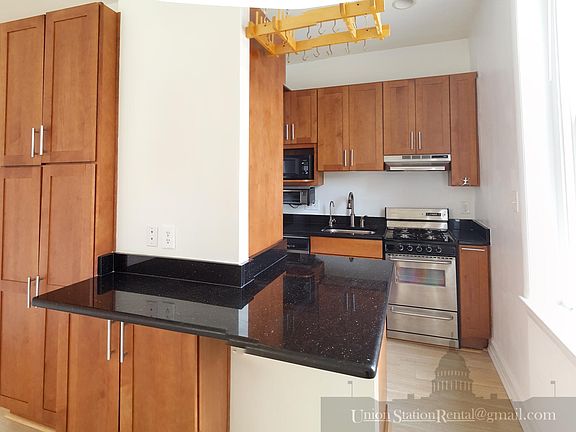 Eat-In Kitchen